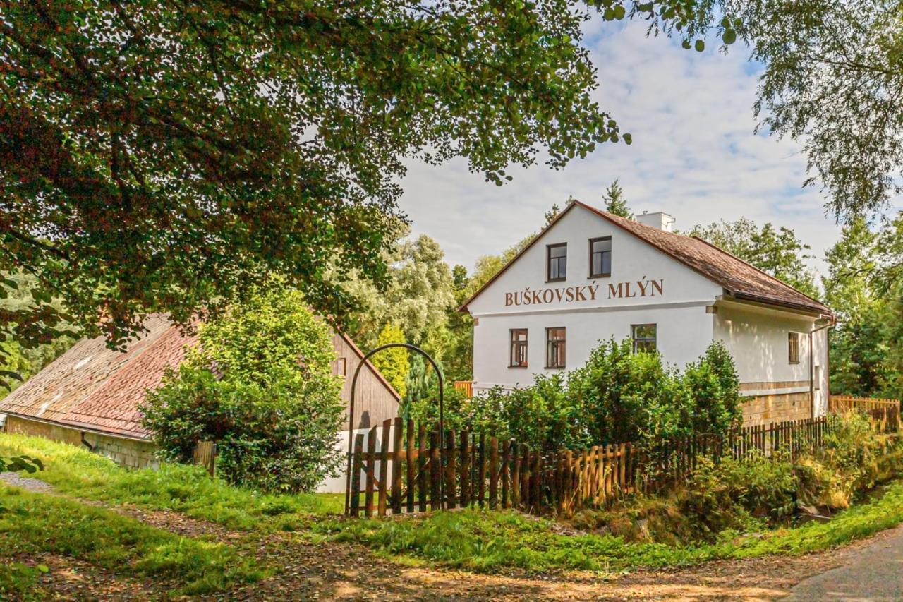 Buskovsky Mlyn 1580 Ξενοδοχείο Dolní Bousov Εξωτερικό φωτογραφία
